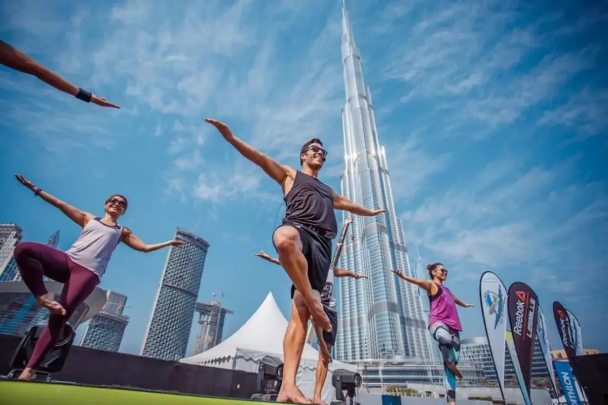 Städtische Räume, die in Freiluftclubs in Dubai umgewandelt wurden