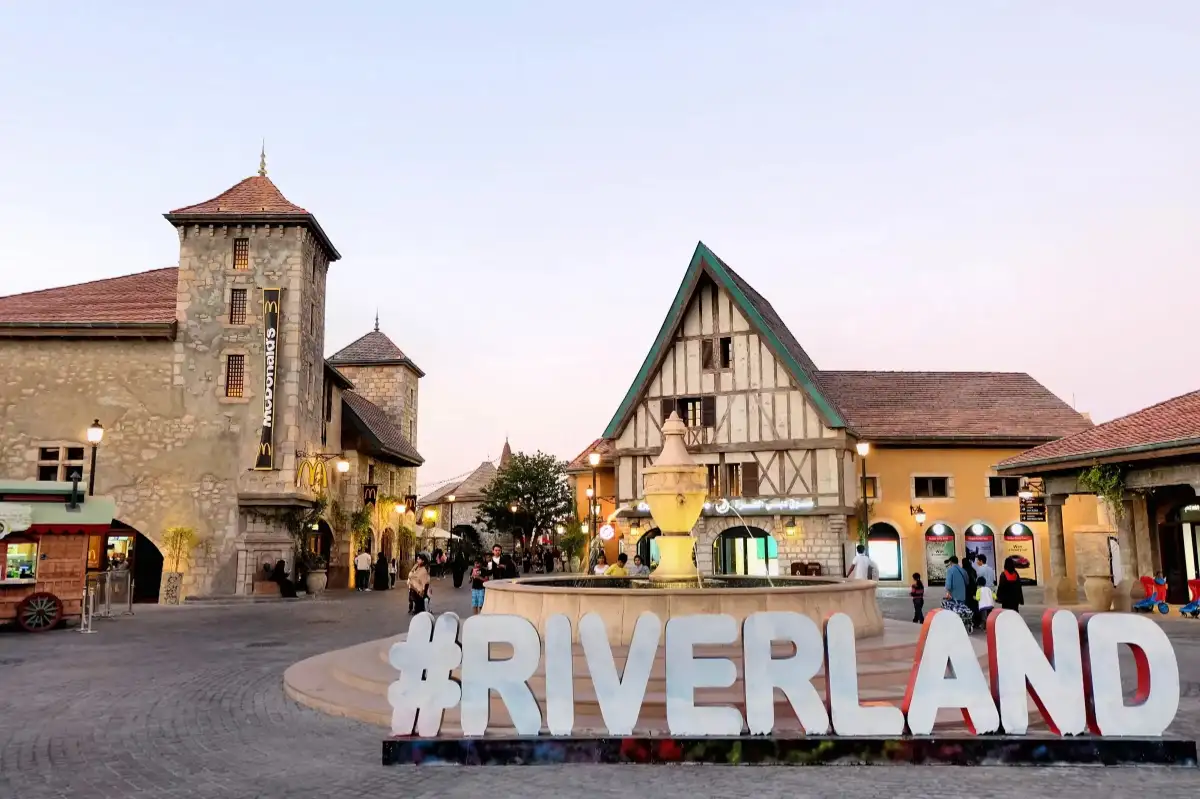 Verschiedene Bereiche von Riverland Dubai